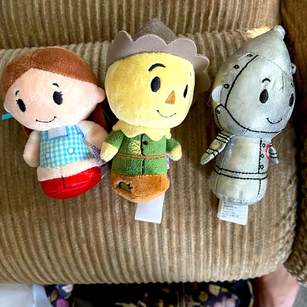 Wizard of Oz Itty bitty Hallmark Collection tin man Dorthy scare crow